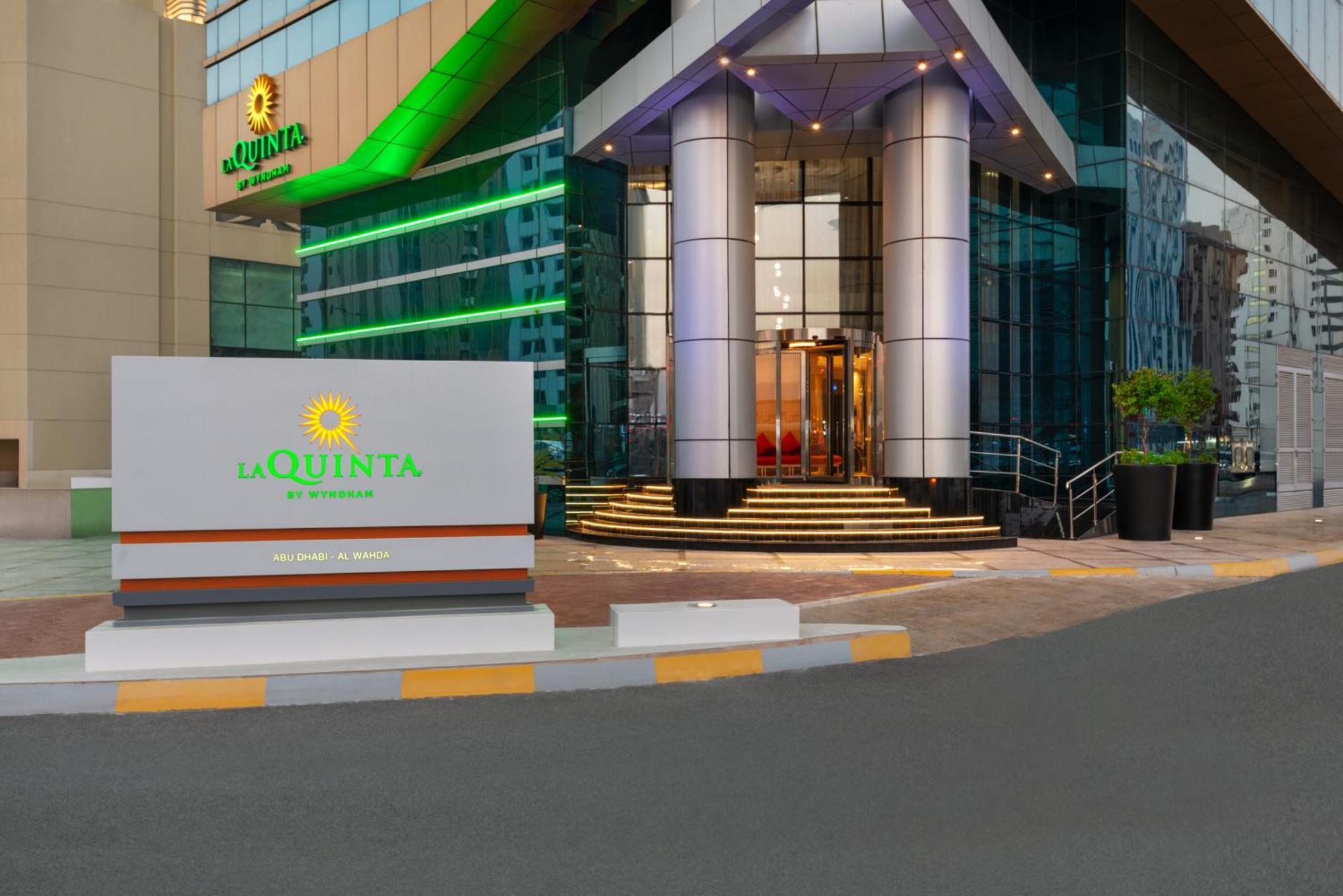 La Quinta By Wyndham Abu Dhabi Al Wahda Hotel Exterior foto